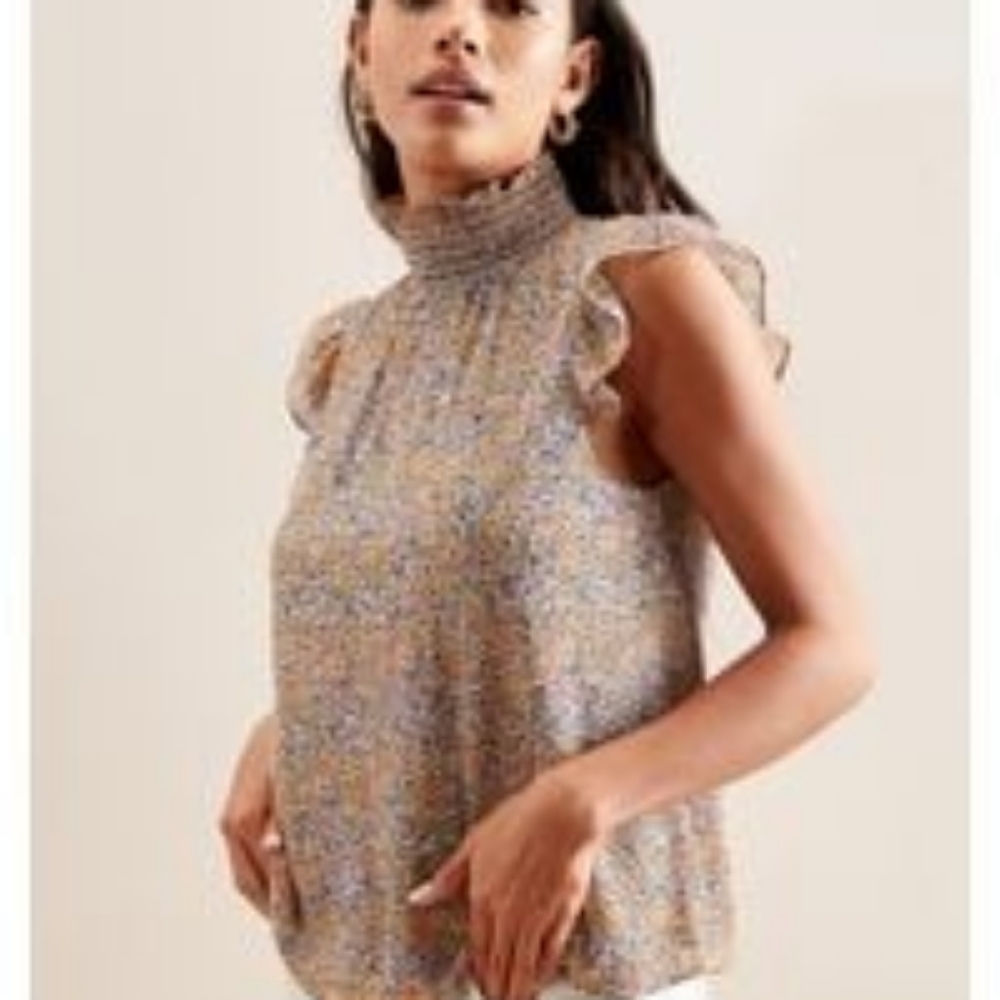 Smocked sleeve Banana Republic top!